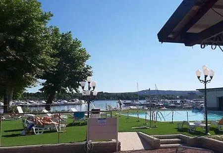 Кемпинг Happy Camp Mobile Homes In Lido Di Sesto Boats&restaurant