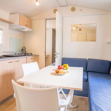Кемпинг Happy Camp Mobile Homes In Lido Di Sesto Boats&restaurant