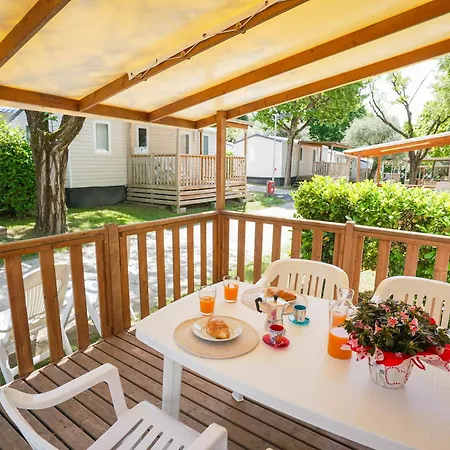 Parque de Campismo Happy Camp Mobile Homes In Lido Di Sesto Boats&restaurant *